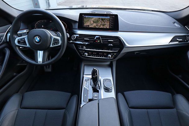 BMW 520d Touring xDrive 140 kW image number 10