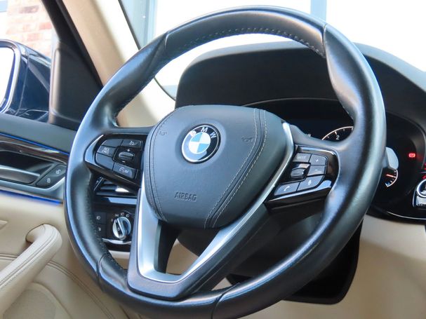 BMW 520i Luxury Line 135 kW image number 6