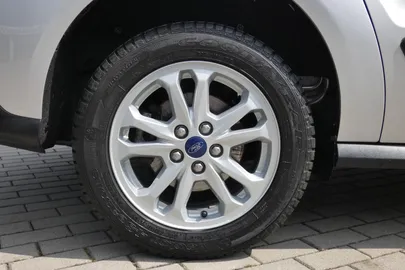 Car image 32