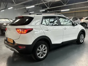 Car image 23