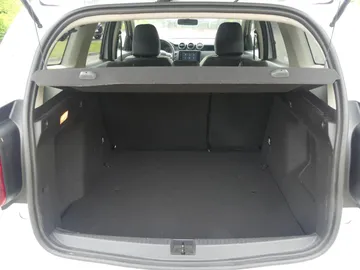 Car image 27