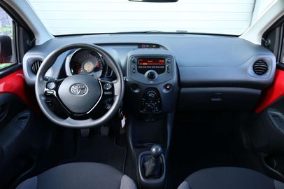 Car image 9