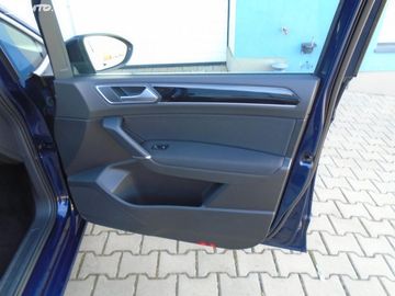 Car image 36