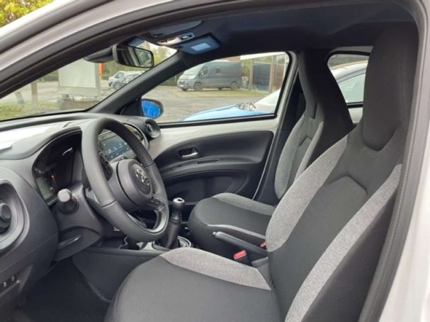 Toyota Aygo X 53 kW image number 8