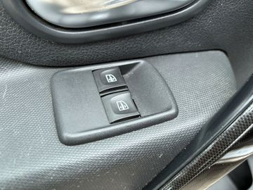 Car image 33