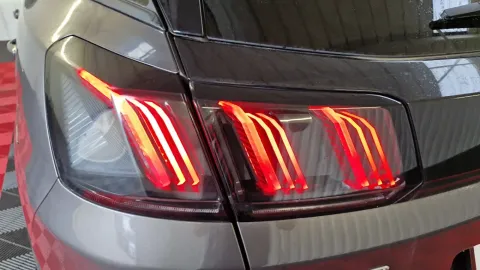 Car image 33