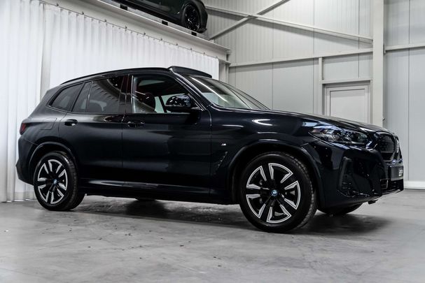 BMW iX3 M Sport Inspiring 210 kW image number 6