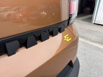 Car image 25