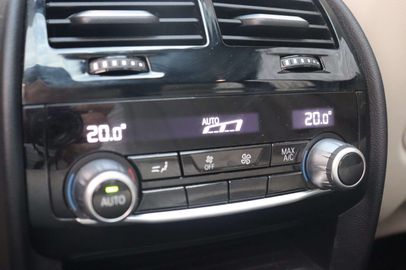 Car image 37