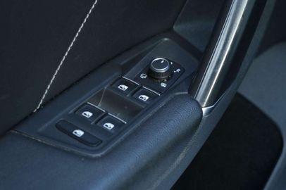 Car image 37