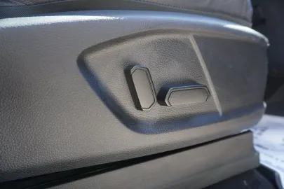 Car image 48