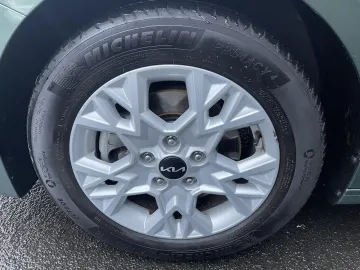 Car image 30