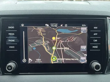 Car image 10