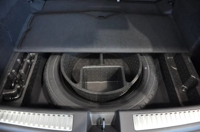 Car image 35