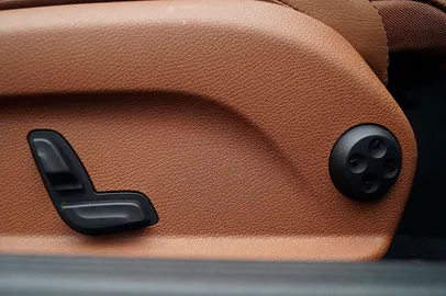 Car image 33