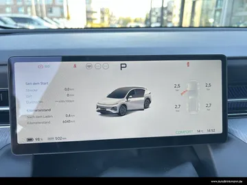 Car image 13