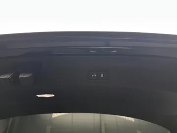 Car image 32