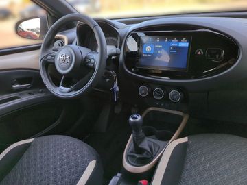 Car image 11