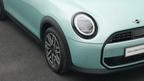 Car image 22