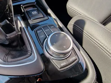 Car image 32
