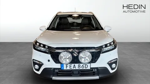 Car image 4