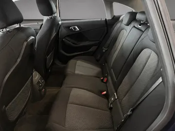 Car image 32
