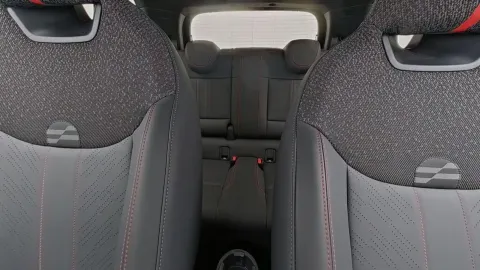 Car image 26