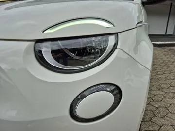 Car image 26
