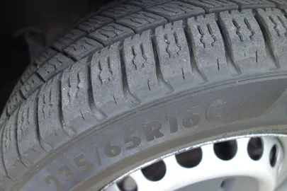 Car image 28