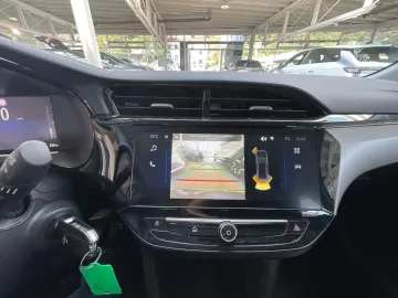 Car image 17