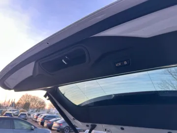 Car image 40