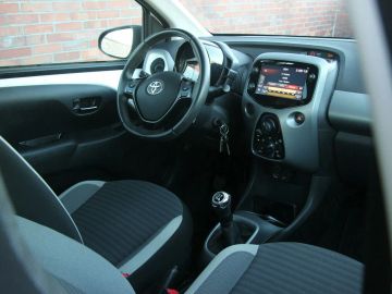 Car image 28