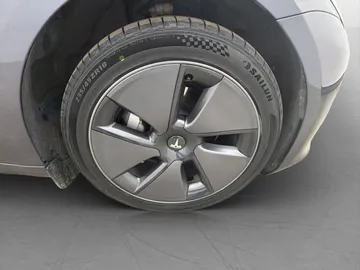 Car image 33