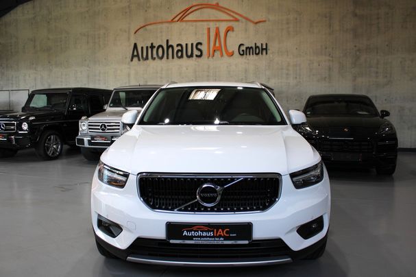 Volvo XC40 Momentum 110 kW image number 2