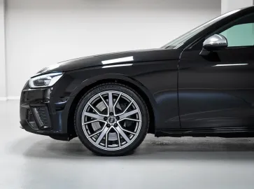 Car image 30
