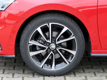 Car image 32