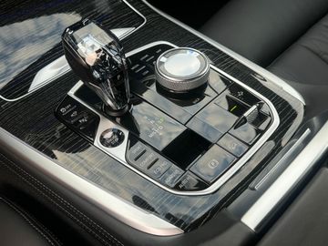 Car image 28