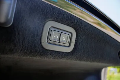 Car image 43