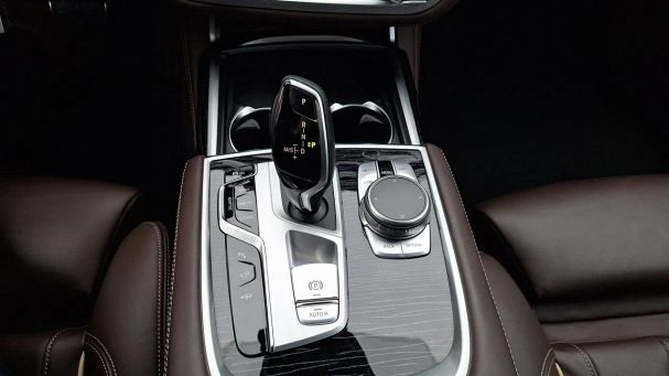 BMW 740 xDrive 250 kW image number 14