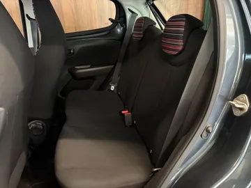 Car image 12