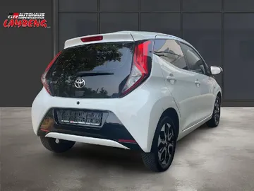 Car image 15
