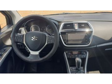 Car image 14