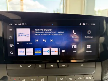 Car image 26