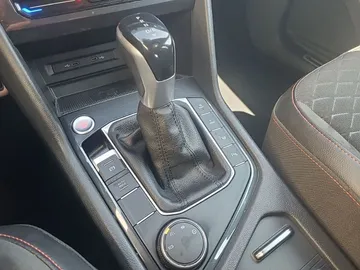 Car image 34