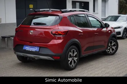 Car image 4