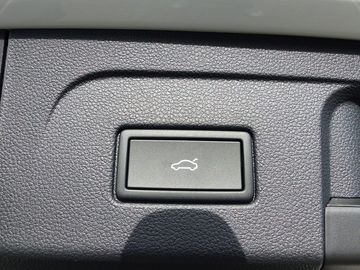 Car image 38