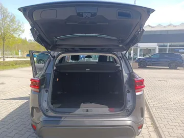 Car image 26