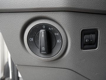 Car image 32