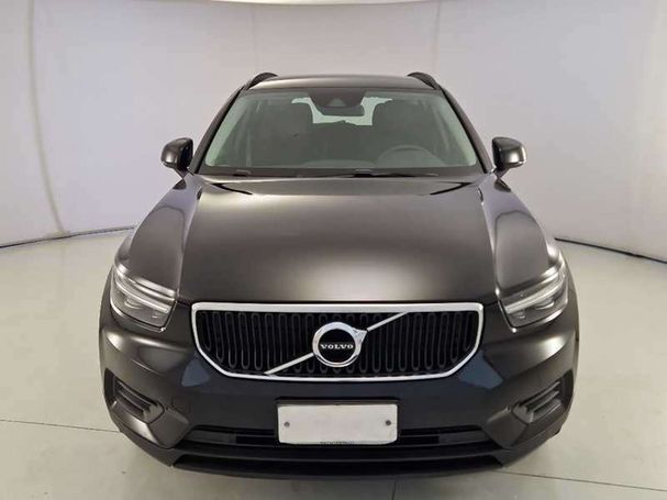 Volvo XC40 D3 Momentum 110 kW image number 2