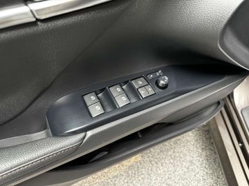 Car image 32